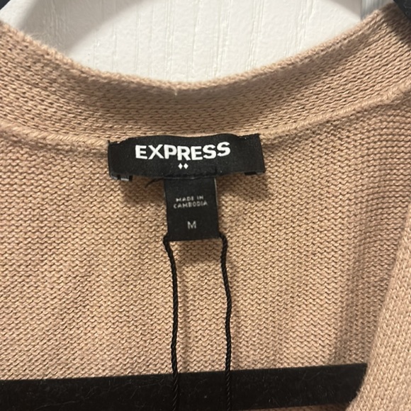 Express cardigan worn a couple times no stains or rips - Picture 2 of 2